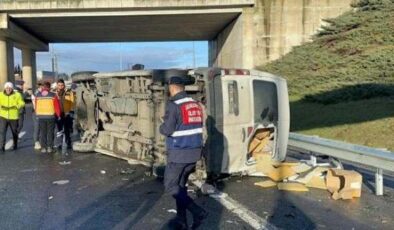Minibüs Faciası: Bariyerlere Çarpıp Devrilen Araçta Ölü ve Yaralılar!