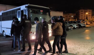 Çanakkale’de 75 düzensiz göçmen yakalandı