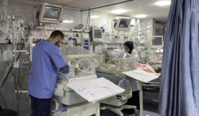 Filistin’de Bebekler açlıktan ölüyor