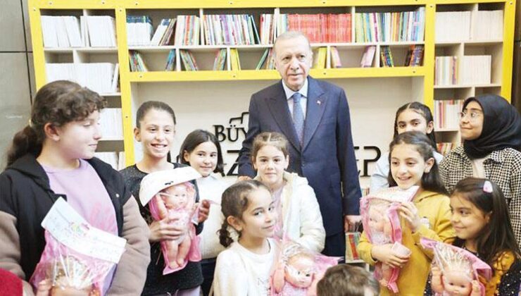 Ödünç kitapları enkazda kalınca