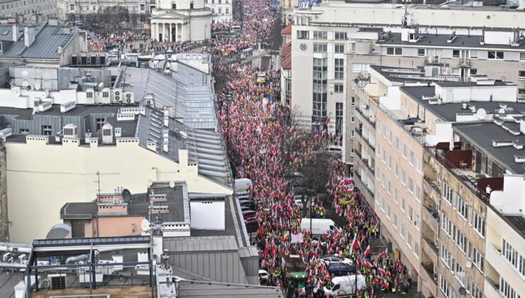 Avrupa’da Çiftçiler Ayakta!