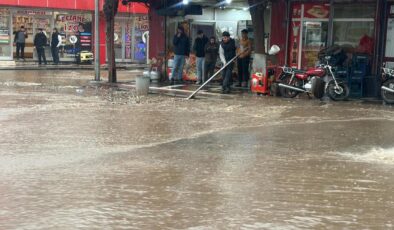 Şanlıurfa’da sağanak su baskınlarına neden oldu