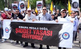 Eğitimciler, Okul Müdürünün öldürülmesini protesto etti