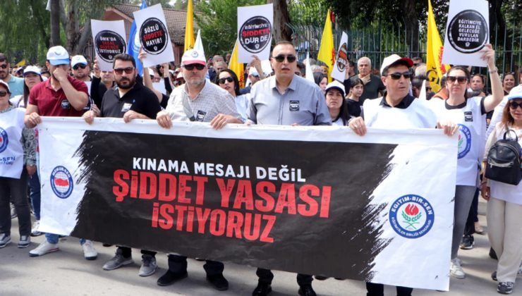 Eğitimciler, Okul Müdürünün öldürülmesini protesto etti