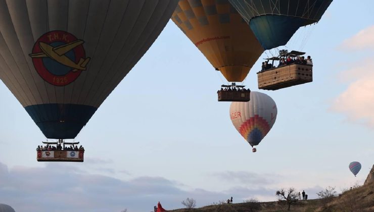 747 bin Turist gökyüzünde balonla keyifli bir yolculuk yaptı