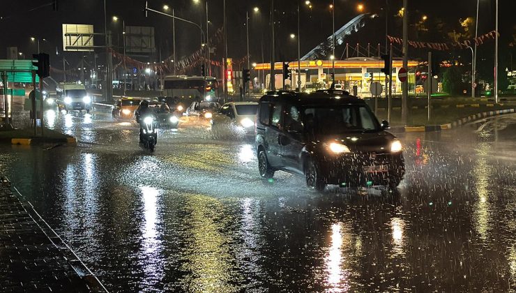 Karabük’te sağanak yağış hayatı olumsuz etkiledi