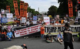 ABD’de milyonlarca kişi Trump yönetimini protesto etti