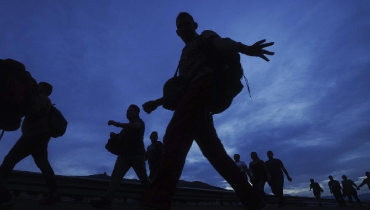 ABD, yüz binlerce göçmene ülkeden ayrılmaları için tebligat gönderdi