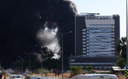 İzmir’de depoda çıkan yangına müdahale sürüyor