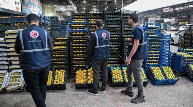 Adana’da meyve ve sebze toptancılarında denetim yapıldı