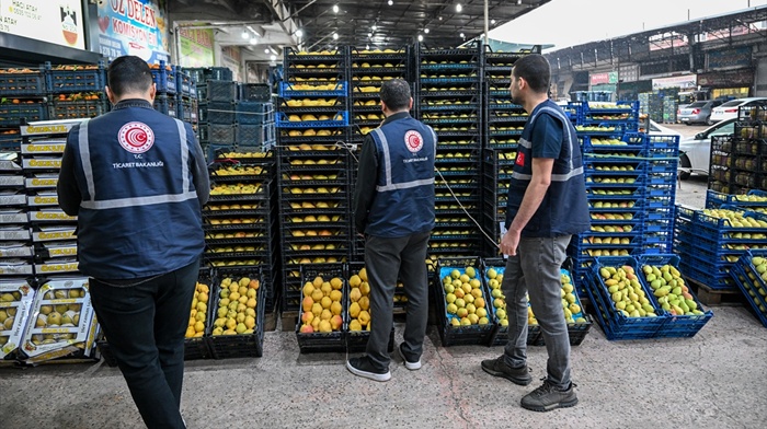 Adana’da meyve ve sebze toptancılarında denetim yapıldı