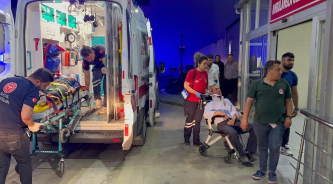 Adana’da traktörle otomobilin çarpıştığı kazada 4 kişi yaralandı